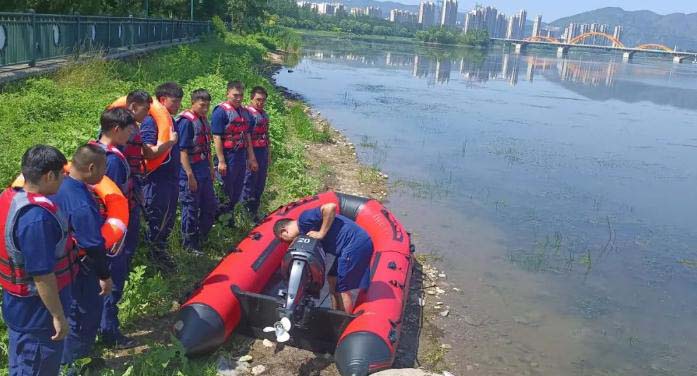 補短板強弱項,提技能礪精兵,縣應急管理局開展水上救援訓練